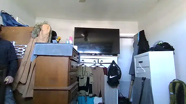 cruz815 online show from April 2026 08:20:02 PM