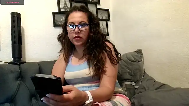 MirandaLatinaLovely online show from May 2026 05:15:02 AM
