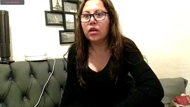 MirandaLatinaLovely online show from May 2026 05:06:01 PM