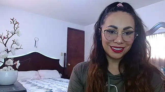 Snapshot of AloLovely_ chatting on February 2025 09:25:01 PM AloLovely online show from February 2025 09:25:01 PM