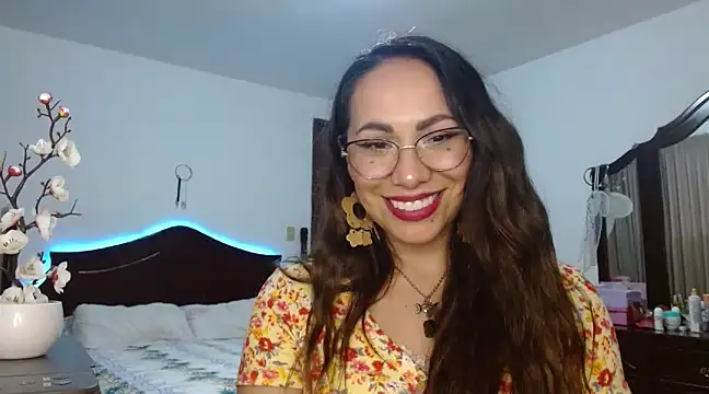 Snapshot of AloLovely_ chatting on February 2025 01:54:02 AM AloLovely online show from February 2025 01:54:02 AM