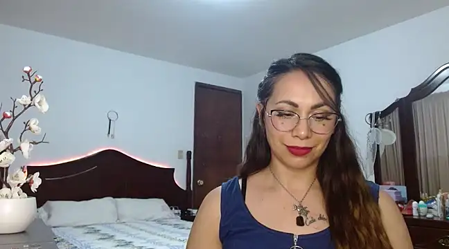 Snapshot of AloLovely_ chatting on February 2025 02:33:02 AM AloLovely online show from February 2025 02:33:02 AM