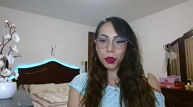 Snapshot of AloLovely_ chatting on February 2025 02:48:02 AM AloLovely online show from February 2025 02:48:02 AM