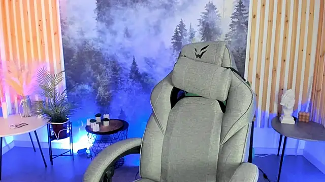 MilaStoyne online show from December 2025 07:47:01 AM