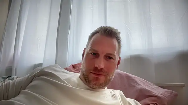 Christian87xxx online show from October 2025 01:39:02 PM