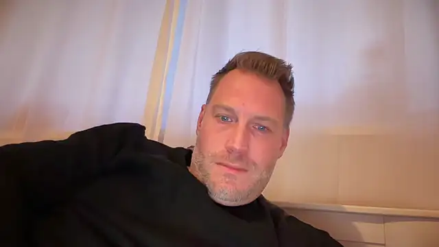 Christian87xxx online show from November 2025 03:46:01 PM