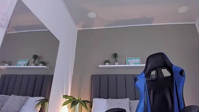 Snapshot of alessia_leroy chatting on March 2026 01:11:02 PM alessia leroy online show from March 2026 01:11:02 PM