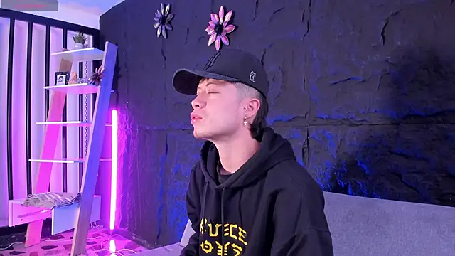 marcuscollins1  online show from October 2025 02:14:01 PM