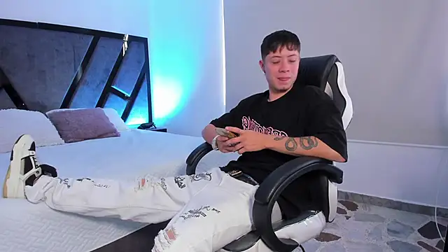 marcuscollins1  online show from October 2025 02:59:01 PM