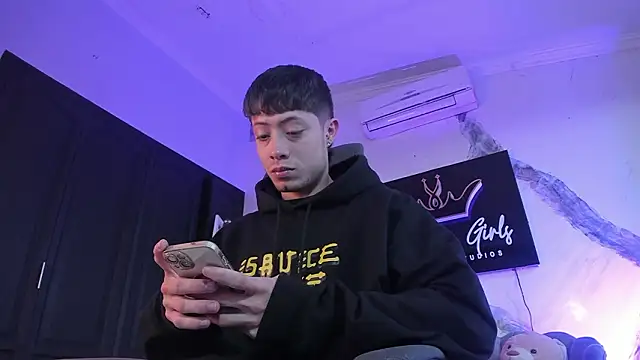 marcuscollins1  online show from March 2026 12:30:01 PM