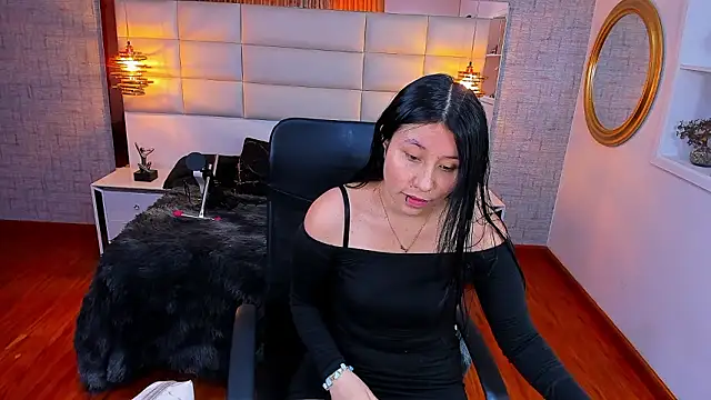 Nohemi louse online show from February 2026 07:17:02 PM