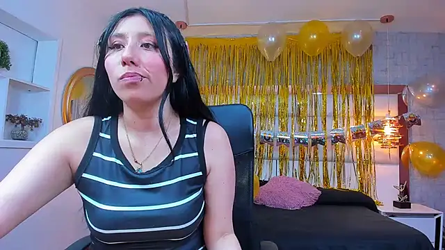 Nohemi louse online show from April 2026 08:57:02 PM