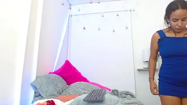 Roxy Stonee online show from March 2025 04:47:02 AM