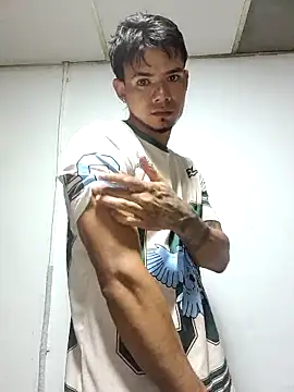 Snapshot of Niick01_ chatting on December 2025 12:05:02 AM Niick01 online show from December 2025 12:05:02 AM