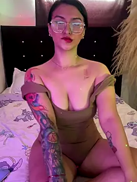 Emma Giraldo online show from September 2025 06:08:02 PM