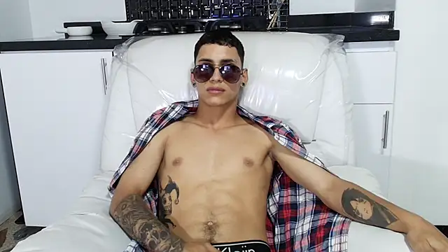 JhoanLeandro online show from January 2025 11:35:01 PM