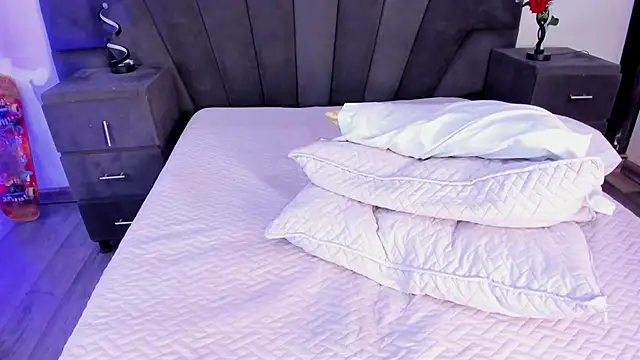 JhoanLeandro online show from February 2025 07:11:01 AM