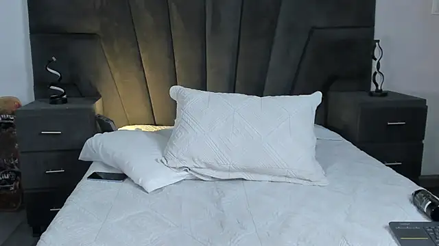 JhoanLeandro online show from March 2025 10:46:02 AM