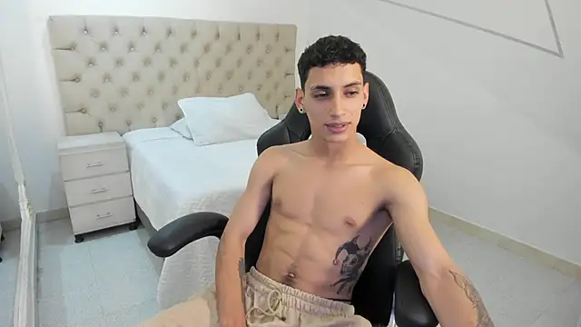 JhoanLeandro online show from October 2025 05:24:01 AM