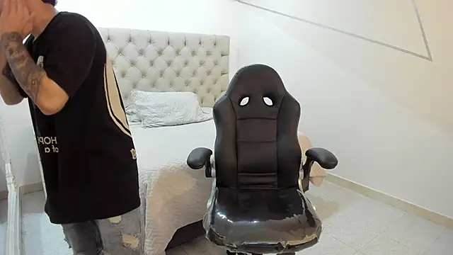 JhoanLeandro online show from October 2025 06:23:01 AM