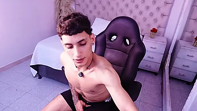 JhoanLeandro online show from April 2026 06:11:02 AM