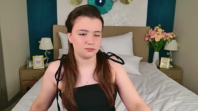 Snapshot of Pauline_Heaven chatting on December 2025 05:24:01 AM Pauline Heaven online show from December 2025 05:24:01 AM