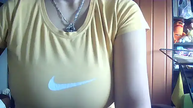 Snapshot of Cicamica12 chatting on November 2025 08:25:02 AM Cicamica12 online show from November 2025 08:25:02 AM