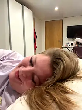 Snapshot of Lars-Lola chatting on December 2025 09:40:02 AM Lars-Lola online show from December 2025 09:40:02 AM