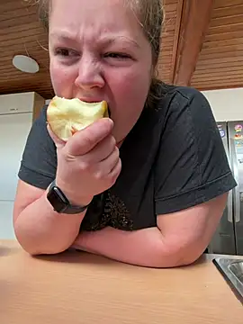 Snapshot of Lars-Lola chatting on February 2026 11:44:02 AM Lars-Lola online show from February 2026 11:44:02 AM