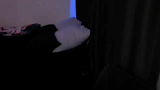 Snapshot of rennnuts chatting on December 2025 03:30:02 PM rennnuts online show from December 2025 03:30:02 PM