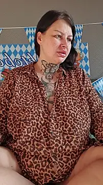 Snapshot of CannabisQueenn chatting on October 2025 07:04:02 AM CannabisQueenn online show from October 2025 07:04:02 AM