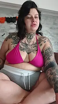 Snapshot of CannabisQueenn chatting on October 2025 07:43:02 AM CannabisQueenn online show from October 2025 07:43:02 AM