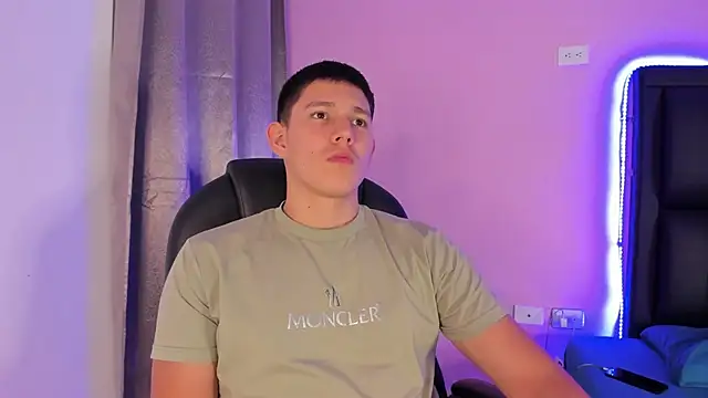 JamesCr  online show from February 2025 03:56:02 AM