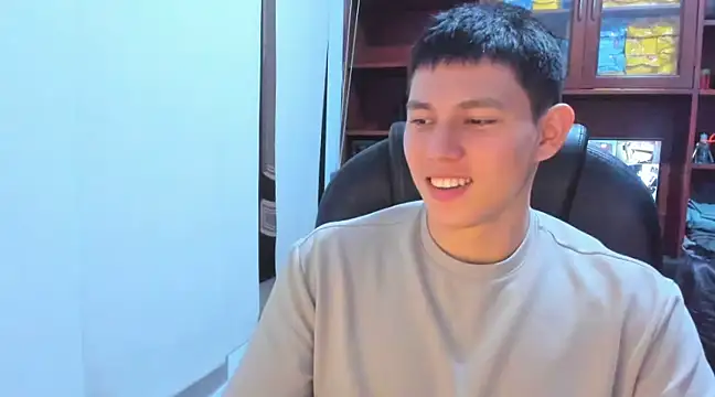 JamesCr  online show from February 2025 09:44:02 PM