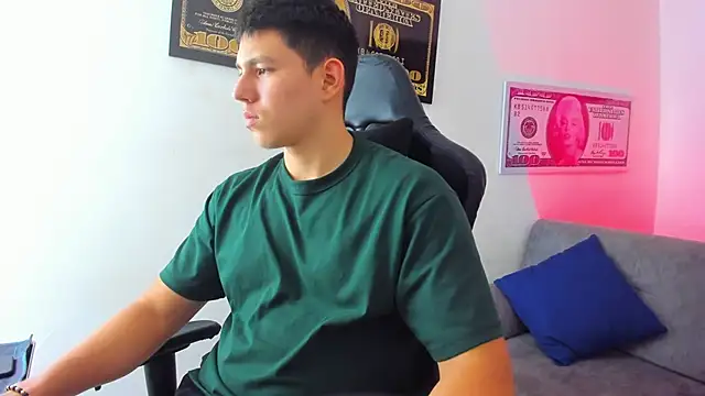 JamesCr  online show from March 2025 09:26:02 PM