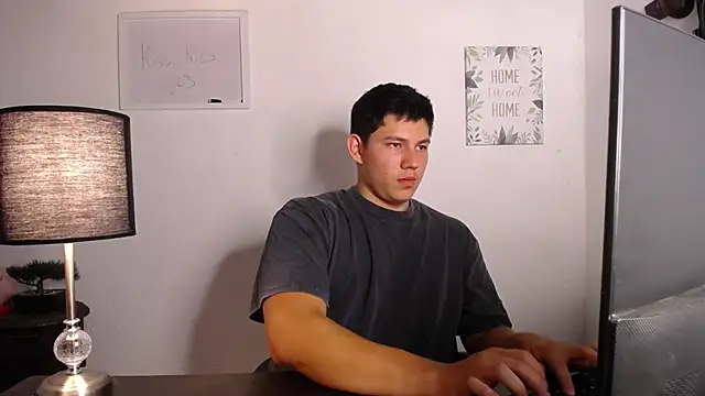 JamesCr  online show from October 2025 11:03:01 PM