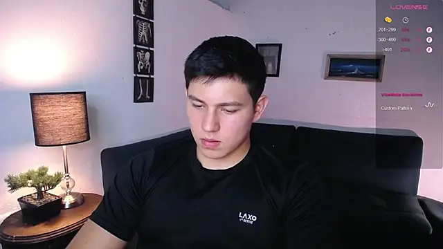 JamesCr  online show from February 2026 12:14:02 AM