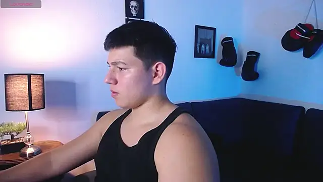 JamesCr  online show from February 2026 11:48:01 PM