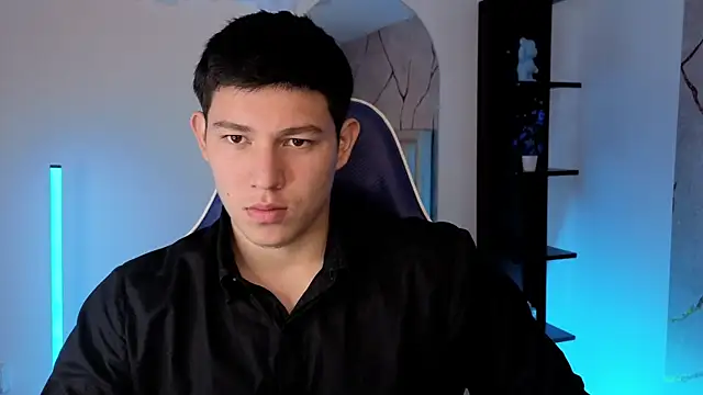 JamesCr  online show from May 2026 12:23:01 PM