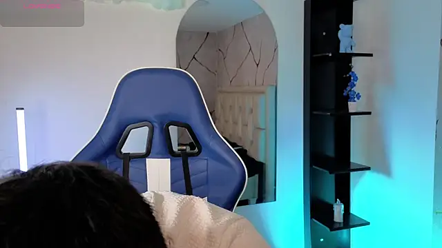 JamesCr  online show from June 2026 02:33:01 PM