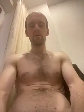 LynnAhNight online show from September 2025 03:10:01 AM