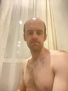 LynnAhNight online show from October 2025 02:42:01 AM