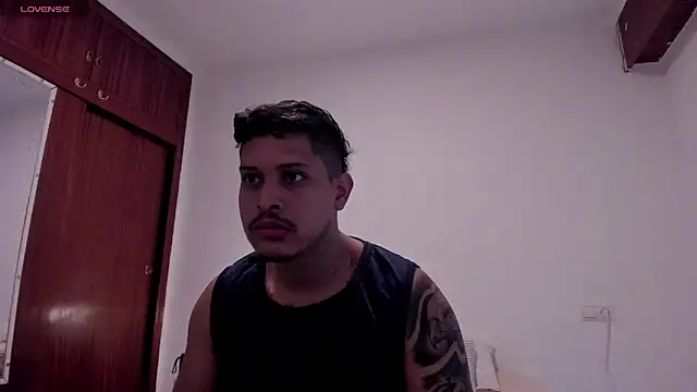 Snapshot of JohanSmith chatting on May 2026 12:13:02 PM JohanSmith online show from May 2026 12:13:02 PM