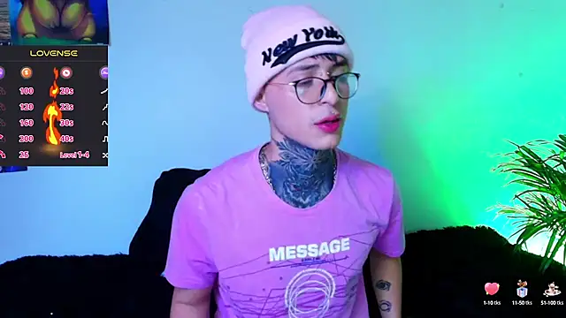 Snapshot of 7_Saturno_7 chatting on September 2025 02:35:02 AM 7 Saturno 7 online show from September 2025 02:35:02 AM