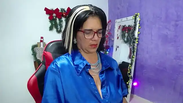 Snapshot of sarasmith3 chatting on December 2025 01:01:02 AM sarasmith3 online show from December 2025 01:01:02 AM