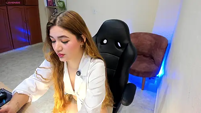 Nathalie 29 online show from May 2026 01:30:01 PM