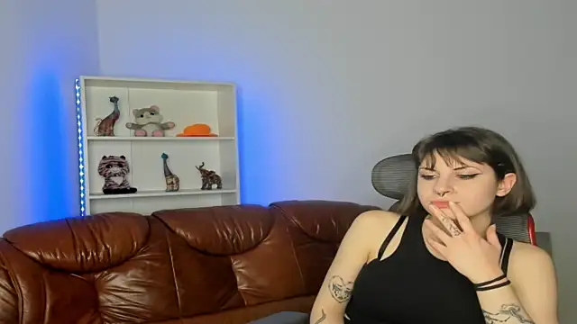 Snapshot of Vickyyy1233 chatting on February 2025 09:17:01 PM Vickyyy1233 online show from February 2025 09:17:01 PM