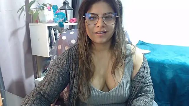 Snapshot of KatteAngelLat chatting on November 2025 12:33:01 AM KatteAngelLat online show from November 2025 12:33:01 AM