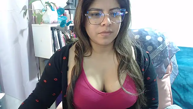 Snapshot of KatteAngelLat chatting on November 2025 11:43:01 PM KatteAngelLat online show from November 2025 11:43:01 PM