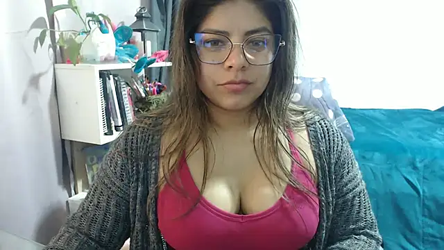 Snapshot of KatteAngelLat chatting on November 2025 12:33:01 AM KatteAngelLat online show from November 2025 12:33:01 AM